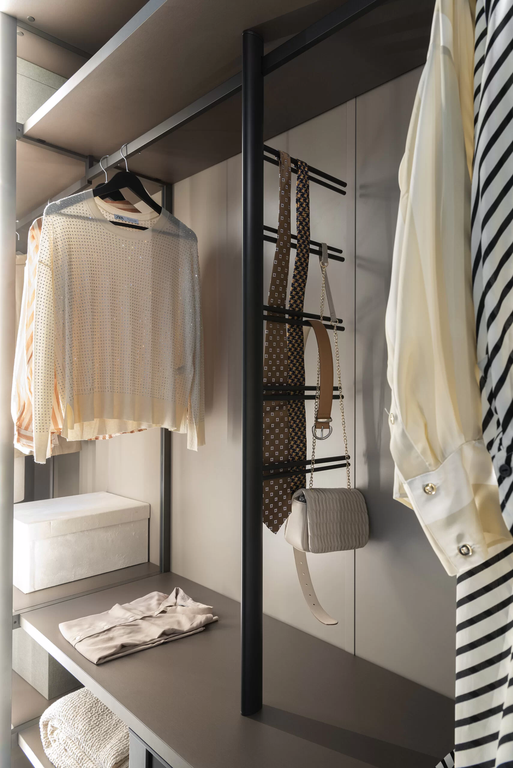 Kabinarmadio wardrobe with Reverso pivot doors fully open showing complete interior organisation