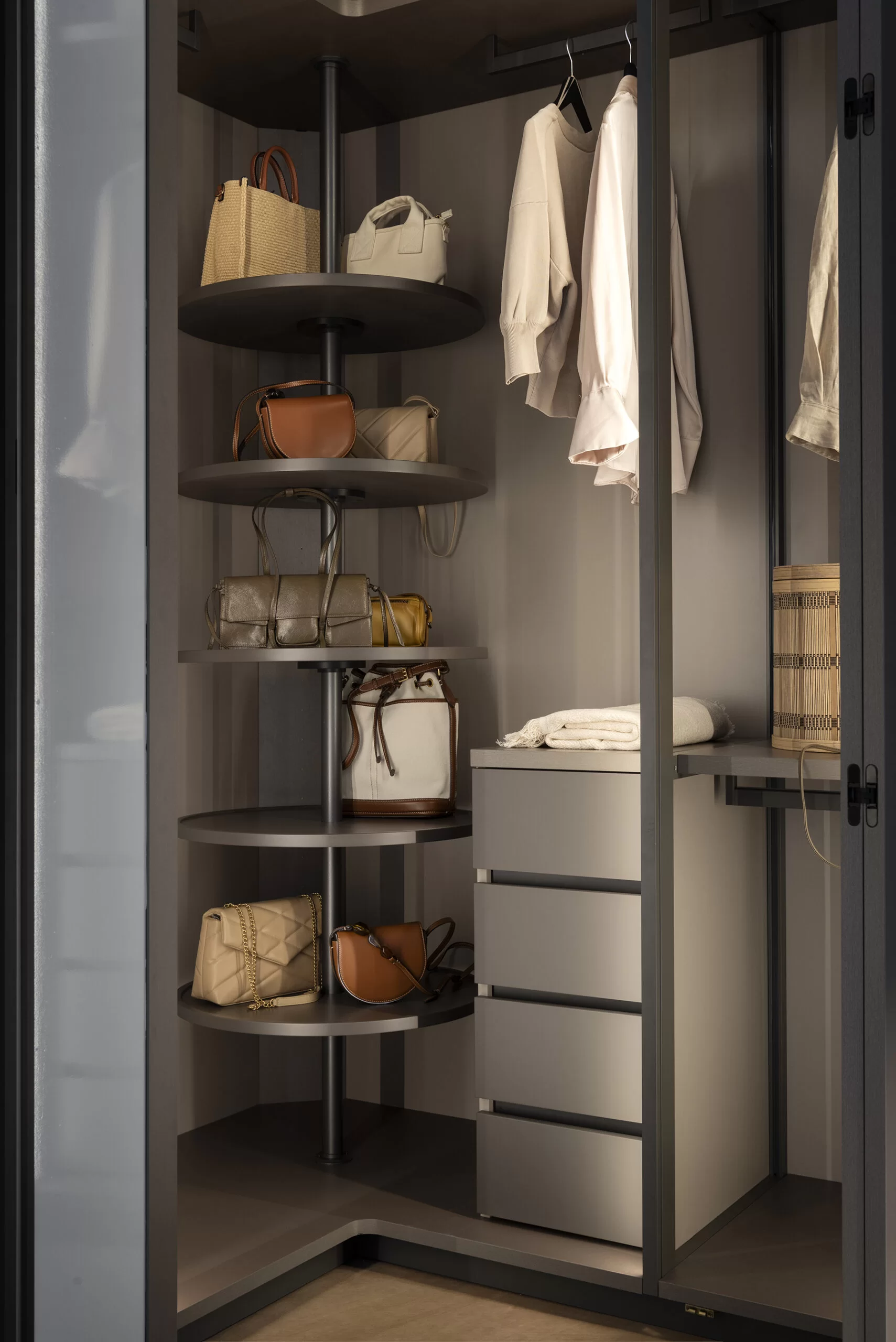 Kabinarmadio open wardrobe showing full interior organisation with no partitions